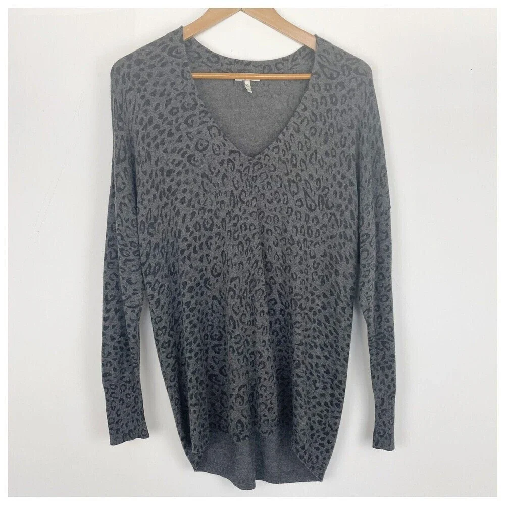 JOIE Oversized Sweater Wool Cashmere V-neck Leopard Print Gray S Lightweight